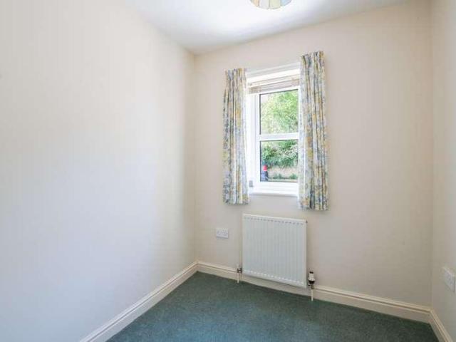Flat for sale in Lingbob, Bradford