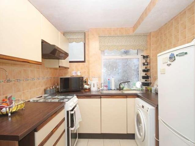 Flat for sale in London Borough of Ealing, Greenford