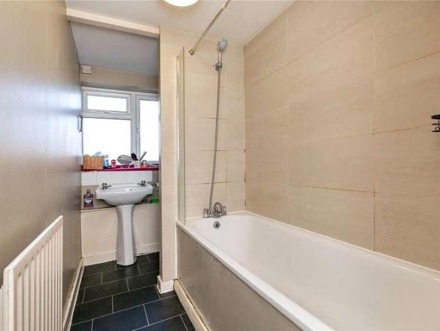 Flat for sale in West Green, Crawley