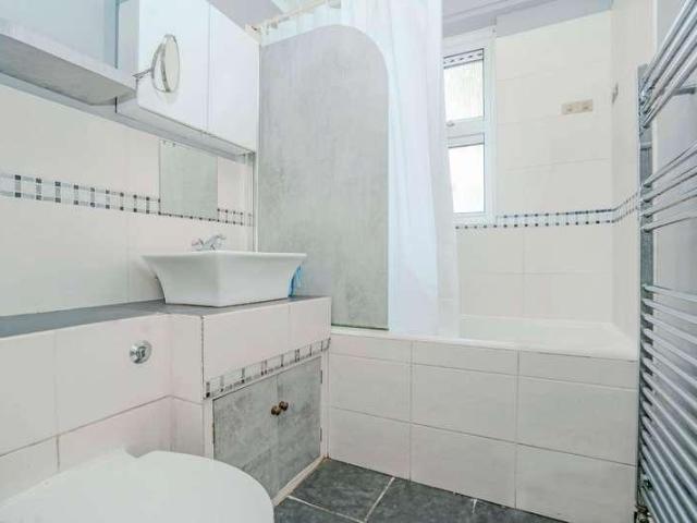 Flat for sale in London Borough of Richmond upon Thames, Greater London