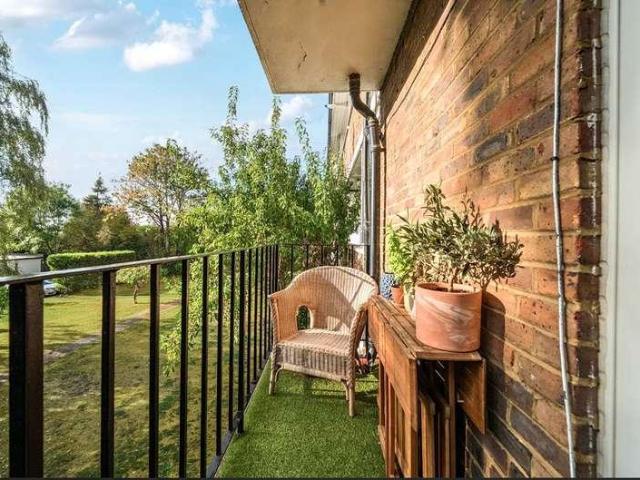 Flat for sale in Royal Borough of Kingston upon Thames, Greater London