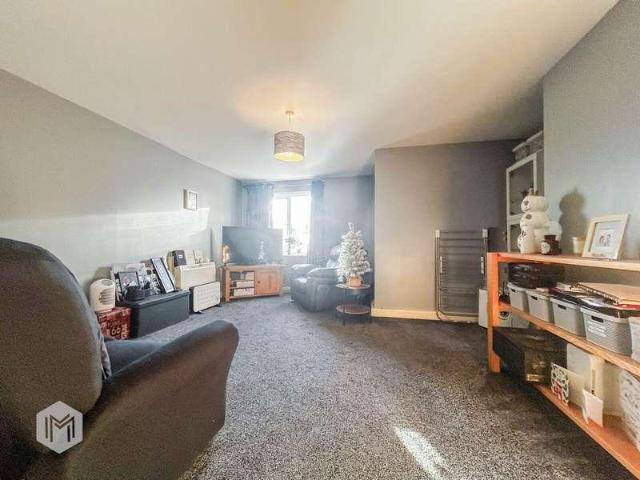 Flat for sale in Bradshaw, Lee Bank