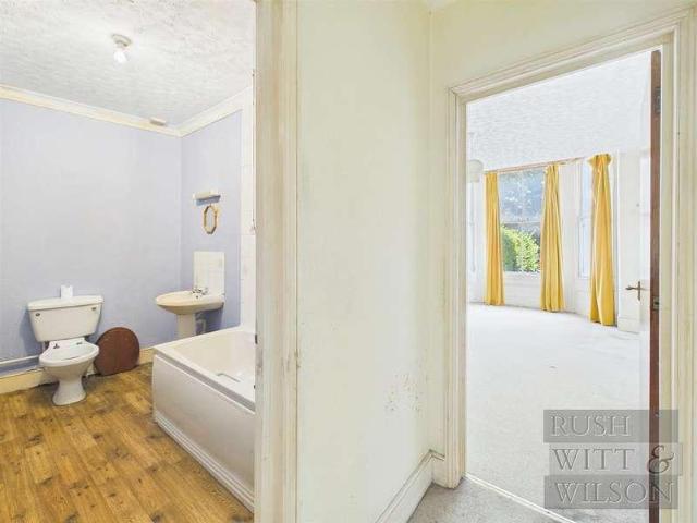Flat for sale in Blacklands, Guestling Green