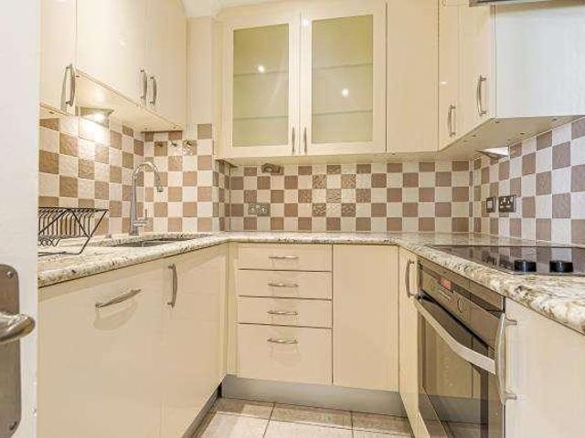Flat for sale in St. John's Wood, Greater London
