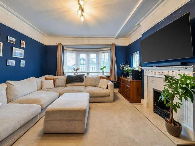 Flat for sale in Wealdstone, Greater London