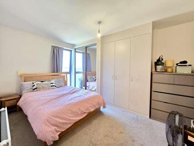 Flat for sale in London Borough of Ealing, Greater London