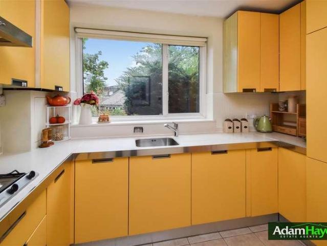 Flat for sale in West Finchley, Greater London