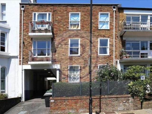 Flat for sale in Dartmouth Park, Greater London