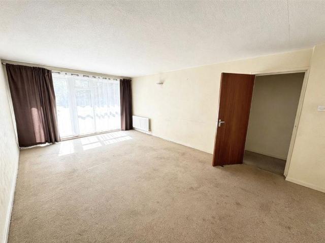 Flat for sale in Dunstable, Bedfordshire