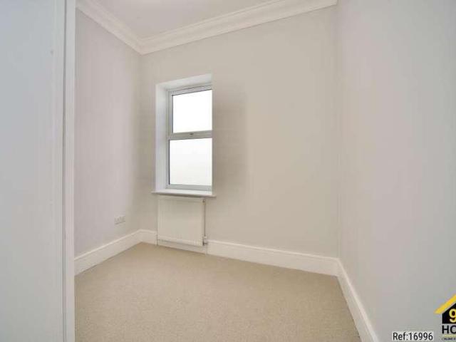 Flat for sale in Harlesden, Greater London