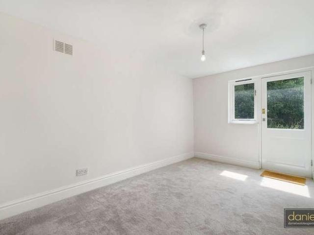 Flat for sale in Harlesden, Greater London