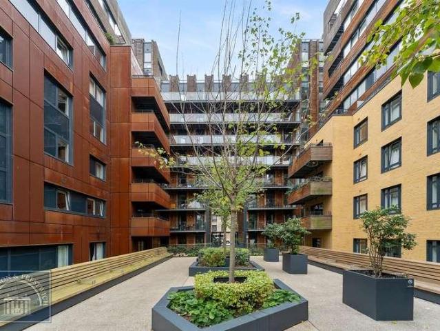 Flat for sale in Hoxton, Greater London