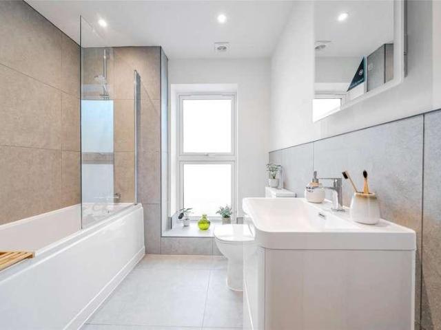 Flat for sale in Tewkesbury, Pamington