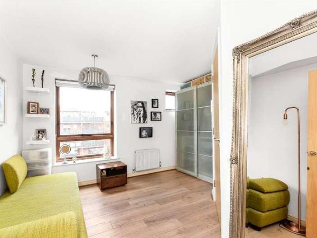 Flat for sale in London Borough of Croydon, Greater London