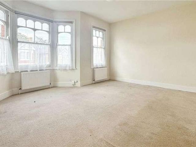 Flat for sale in Uxbridge, Cowley