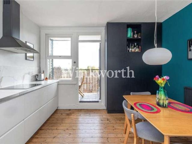 Flat for sale in Harringay, Greater London