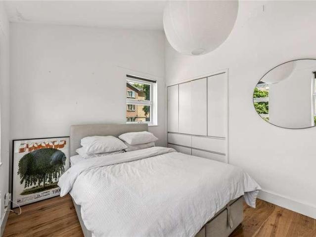 Flat for sale in Islington, Greater London