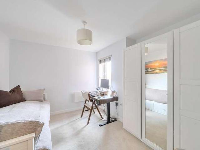 Flat for sale in Colindale, Greater London