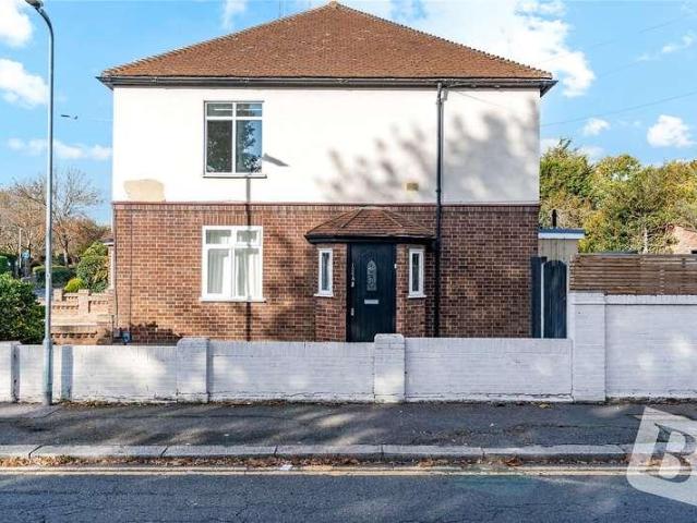 Flat for sale in Hornchurch, Greater London