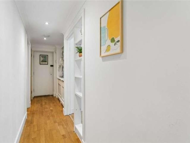 Flat for sale in Stoke Newington, Greater London