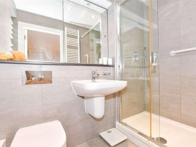 Flat for sale in Kings Hill, Tonbridge and Malling