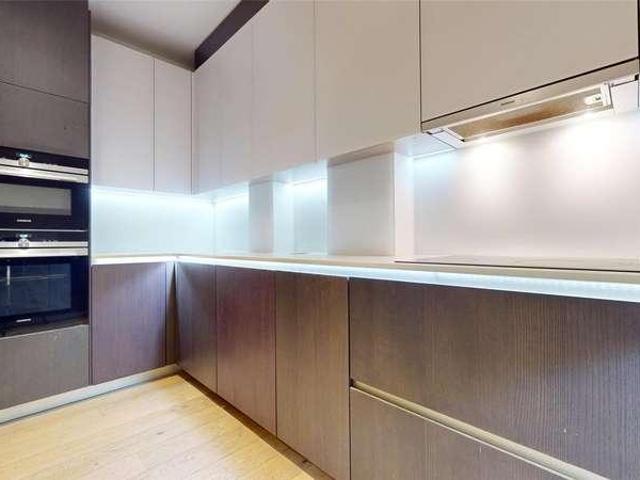 Flat for sale in Strand-on-the-Green, Greater London