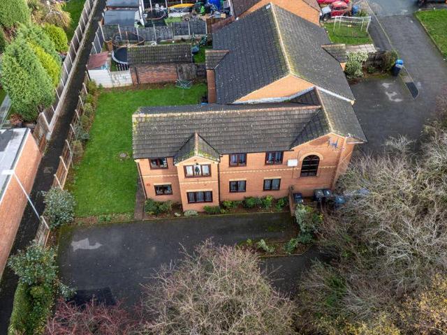 Flat for sale in Kettlebrook, Staffordshire