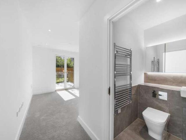 Flat for sale in Oval, Greater London