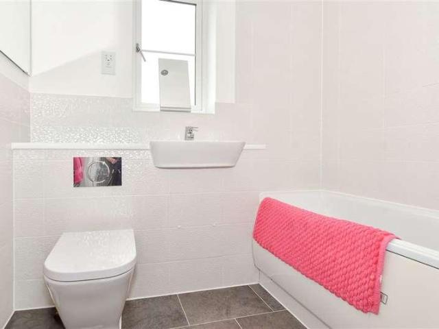 Flat for sale in Forge Wood, Glynde