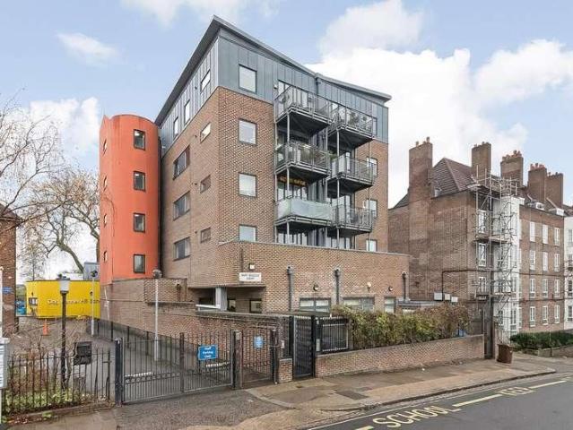 Flat for sale in East Dulwich, Greater London