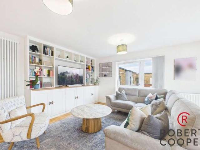 Flat for sale in London Borough of Hillingdon, Greater London