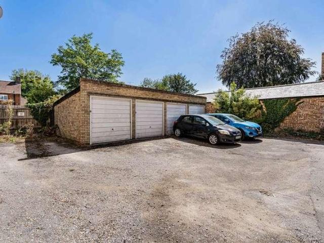 Flat for sale in Westborough, Surrey
