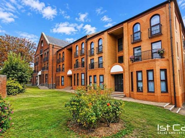 Flat for sale in Kursaal Estate, Southend-on-Sea