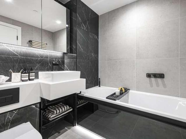 Flat for sale in Woodberry Down, Stamford Hill