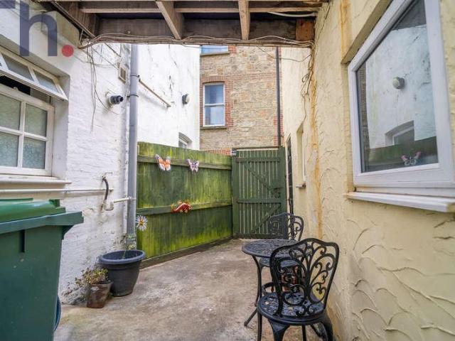 Flat for sale in Cowlease, Ventnor
