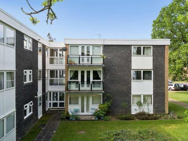 Flat for sale in Swallow, Buckinghamshire