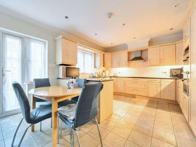 Flat for sale in Greater London