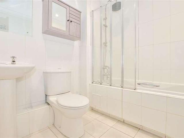 Flat for sale in Midway, Kent