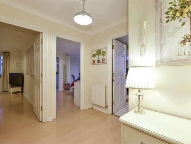 Flat for sale in Ashlyns Estate, Pouchen End