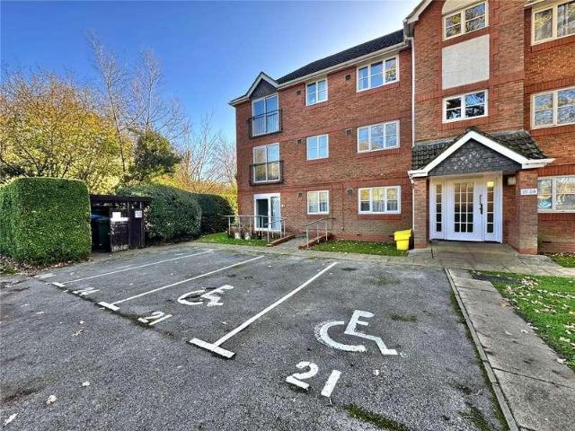 Flat for sale in Farnborough, Hampshire