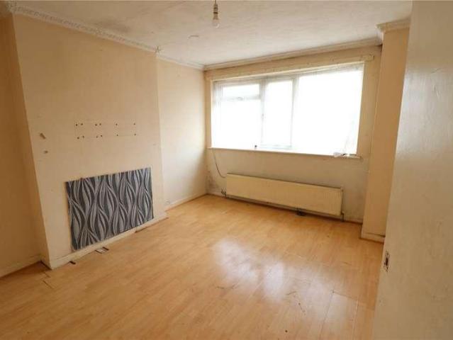 Flat for sale in Kingsbury, Greater London