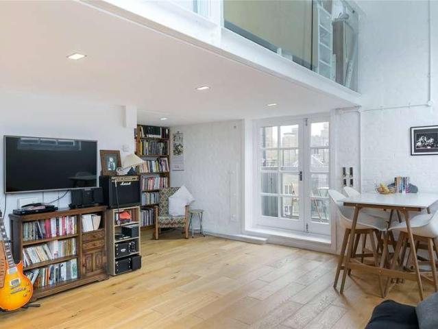 Flat for sale in London Borough of Southwark, Greater London
