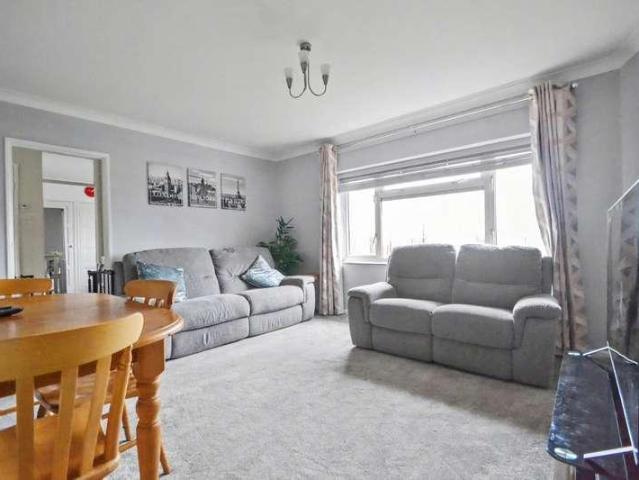 Flat for sale in Stanmore, Hampshire