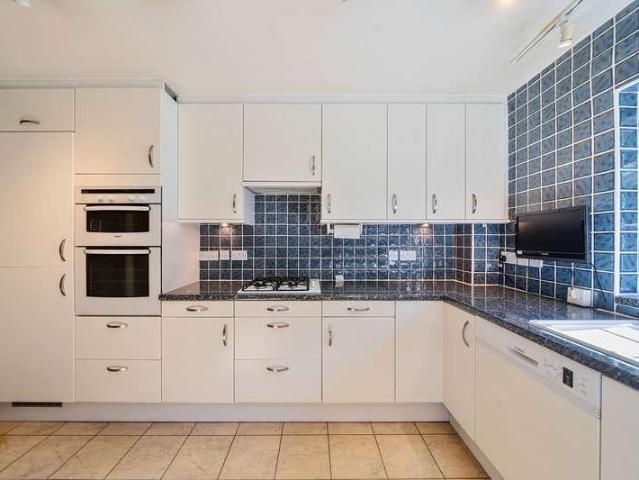 Flat for sale in Northwood, Northwood
