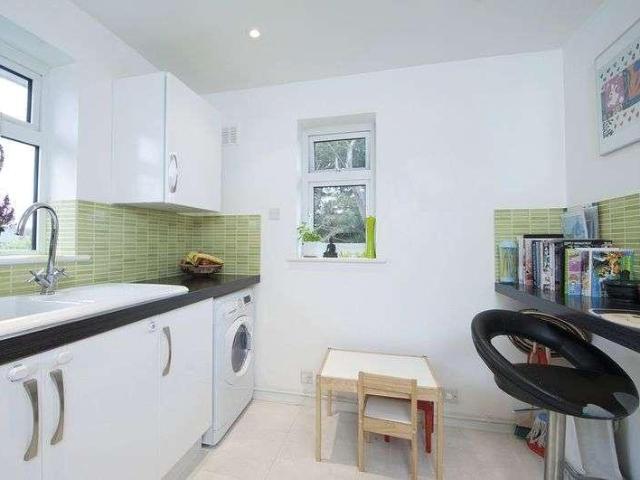 Flat for sale in Ashley Park, Surrey