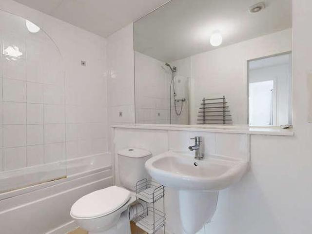 Flat for sale in Dennistoun, Scotland