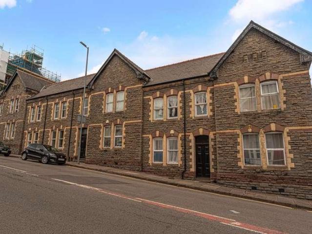 Flat for sale in Allt-yr-yn, Wales