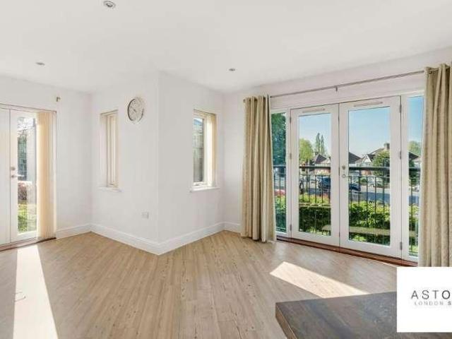 Flat for sale in Greater London