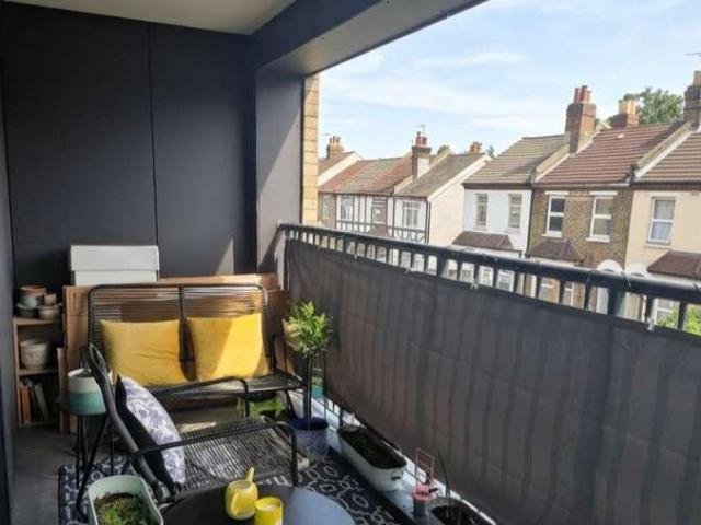 Flat for sale in London Borough of Croydon, Selhurst