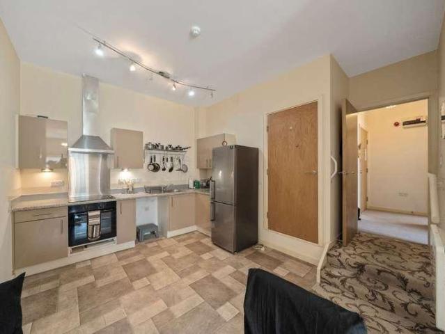 Flat for sale in Newton-le-willows, Wargrave